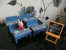 ****PEPPA PIG SCHOOL CLASSROOM PLAY SET & FIGURE DESK CHAIR BLACKBOARD****