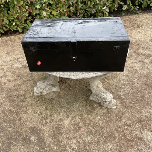 Vintage metal travelling trunk - metal,