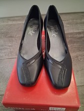 Pavers Ladies Size 3 Leather