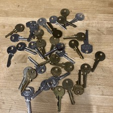 Job Lot of Old 35 Keys Various