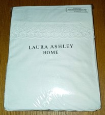 LAURA ASHLEY Scattered Roses