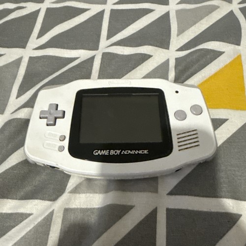 White nintendo gameboy advance - white,