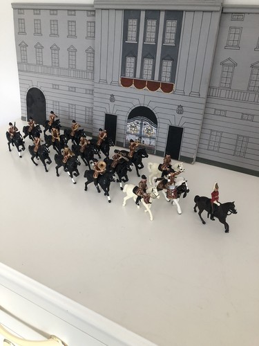 Britains mounted band of - 16,