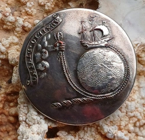 Livery button sir francis - livery,