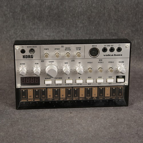 Korg volca bass 2nd - volca, hand