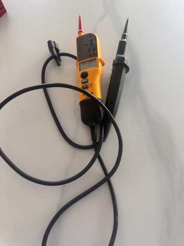 Fluke t120 voltage tester - voltage,