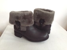 UGG CHYLER BLACK WATER