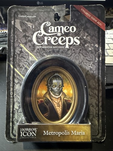 Cameo creeps tiny monster - tiny,
