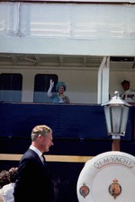 785076 Queen Mother Waving From Royal Yacht Prince Edward Island Canada A4 Photo