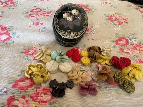 Oval floral tin contains - tin, 17