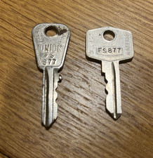 FS877 CAR  KEYS X 2