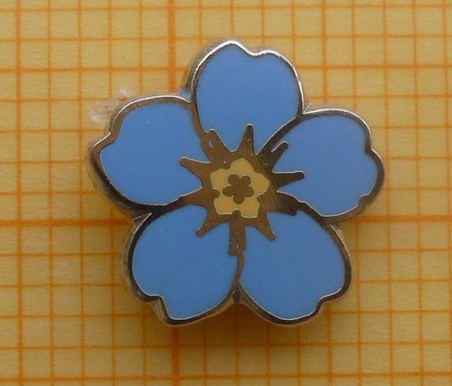 Tie lapel pin badge yellow - -,