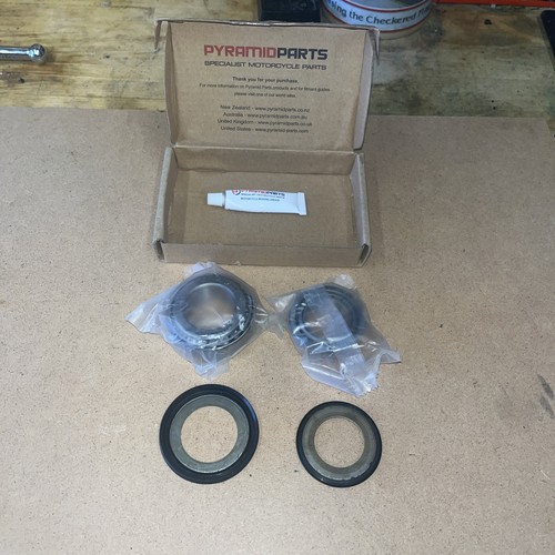 Steering head bearings - head,