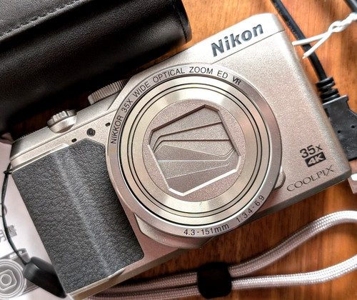 Mint nikon coolpix - n, a900