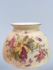 Royal Worcester blush ivory floral spray vase, shape H158, 8cm high 1912