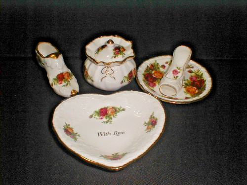 Royal albert china old - albert,
