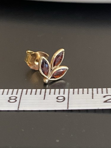 Single stud leaf garnet - ct,