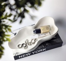 White Wavy Bowl: Minimalist