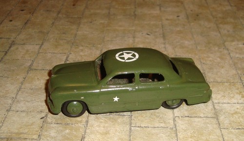 Dinky toys ford sedan army - ford,