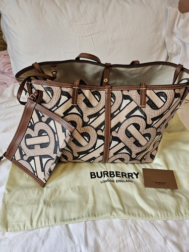 Burberry tote large - burberry,