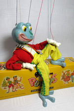 Unusual Vintage Pelham Puppet SL " FROG " in blue, good condition, original box.