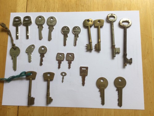 Old vintage keys job lot - old,