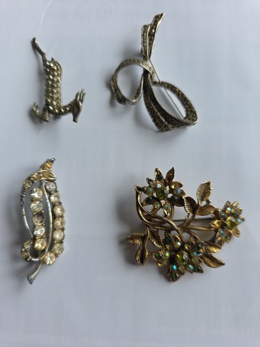 Brooches costume jewellery - brooches,