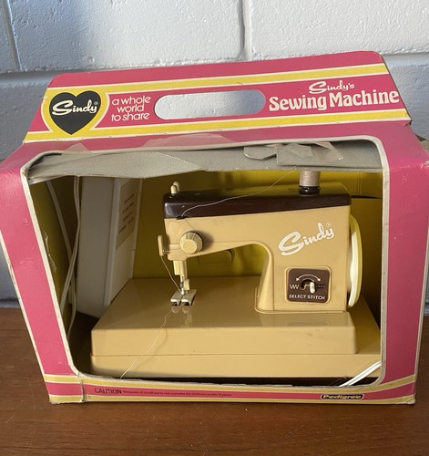 Sindy vintage sewing - sewing, machine