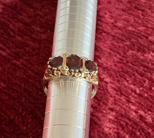 9ct gold garnet - 9ct, ring
