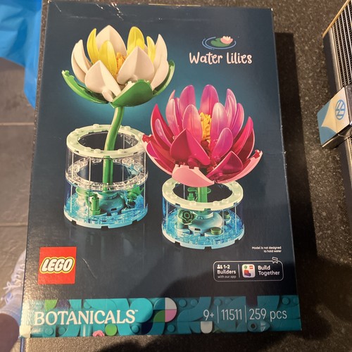 Lego botanicals water lilies - water,