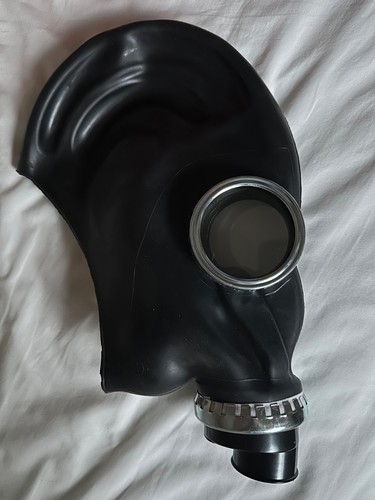 Brand new gas mask - , large
