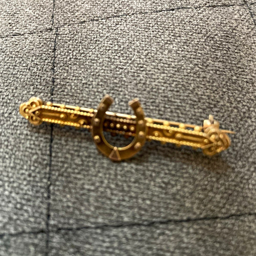 Gold tone metal - tone, horseshoe