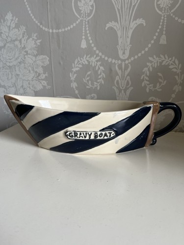 Boat shaped gravy - shaped,
