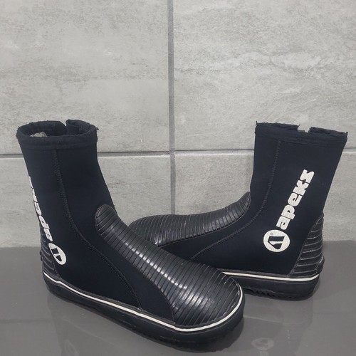Used apeks 5mm - 5mm, neoprene