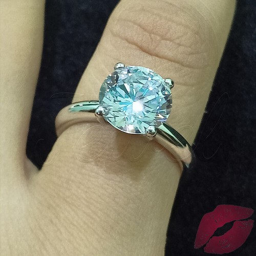 Round diamond solitaire - ct,