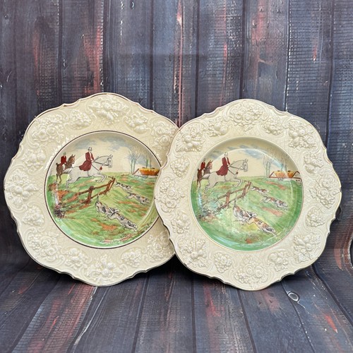 Crown ducal plates display - crown,