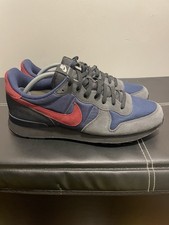 V RARE NIKE INTERNATIONALIST