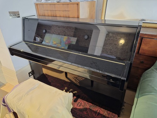 Yamaha black upright - upright, piano