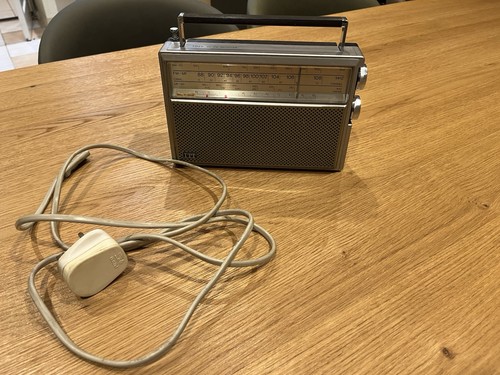 Itt tiny 200 transistor radio - tiny,