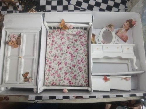 Beautiful porcelin dolls - beautiful,