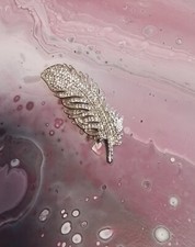 Beautiful  Crystal Feather Brooch / Pin  With Gift Box 