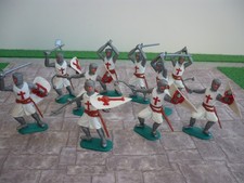 TIMPO  10  CRUSADERS  WITH WEAPONS TOY SOLDIERS