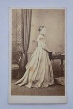 CDV OF PRETTY LADY IN GREAT