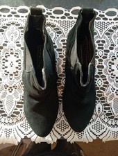 Women's Red Herring Size 5