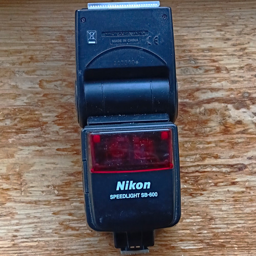 Nikon speedlight 600 - sb-600, shoe