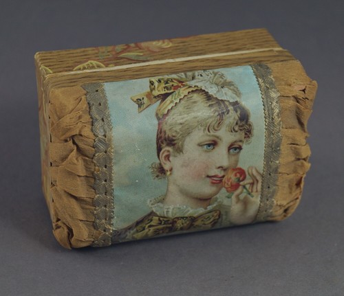 Jewelry box ring casket - /,