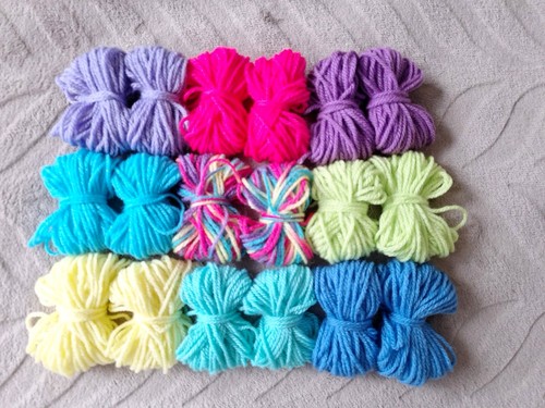 Bundle job lot small skeins - job,