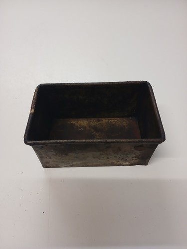 Old vintage bakers tin - vintage,