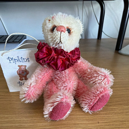 Pipkins bears coral - bears, artist