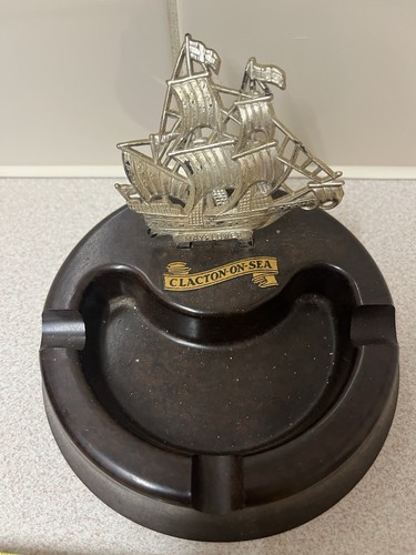 Rare vintage bakelite ashtray - rare,